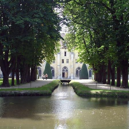 Superbe Appartement En Plein Centre Ville Viarmes Buitenkant foto
