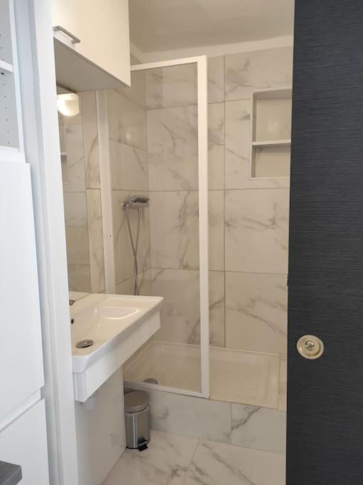 Superbe Appartement En Plein Centre Ville Viarmes Buitenkant foto