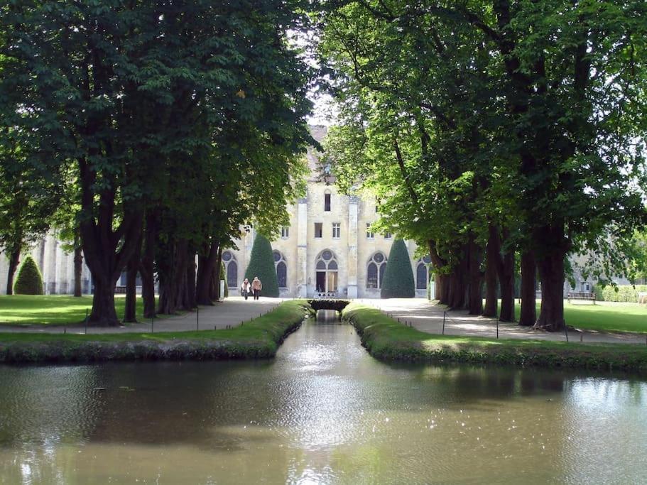 Superbe Appartement En Plein Centre Ville Viarmes Buitenkant foto